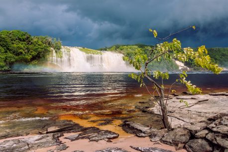 Hacha waterfall in the lagoon of the Canaima
