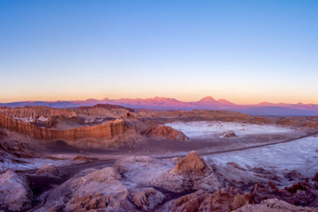 la Valle de la Luna nel deserto di Atacama, in Cile offre dei paesaggi che ricordano la superficie lunare.