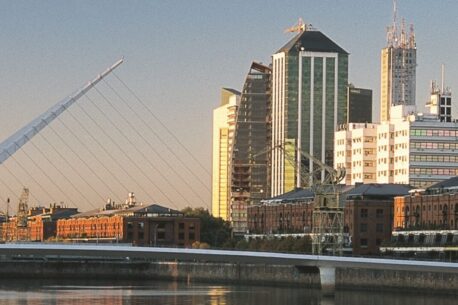 Puente de la Mujer Ciudad de Buenos Aires, un moderno ponte pedonale, simbolo di eleganza e innovazione