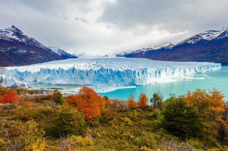 Argentina, Perito Moreno nel Parco Nazionale Los Glaciares, famoso per la sua continua avanzata e le frane di ghiaccio che si staccano dalla sua fronte.