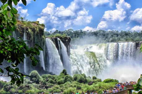 Le cascate di Iguazù al confine tra Argentina e Brasile offrono dei panorami spettacolari.